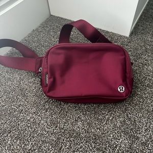 Lululemon 2L maroon